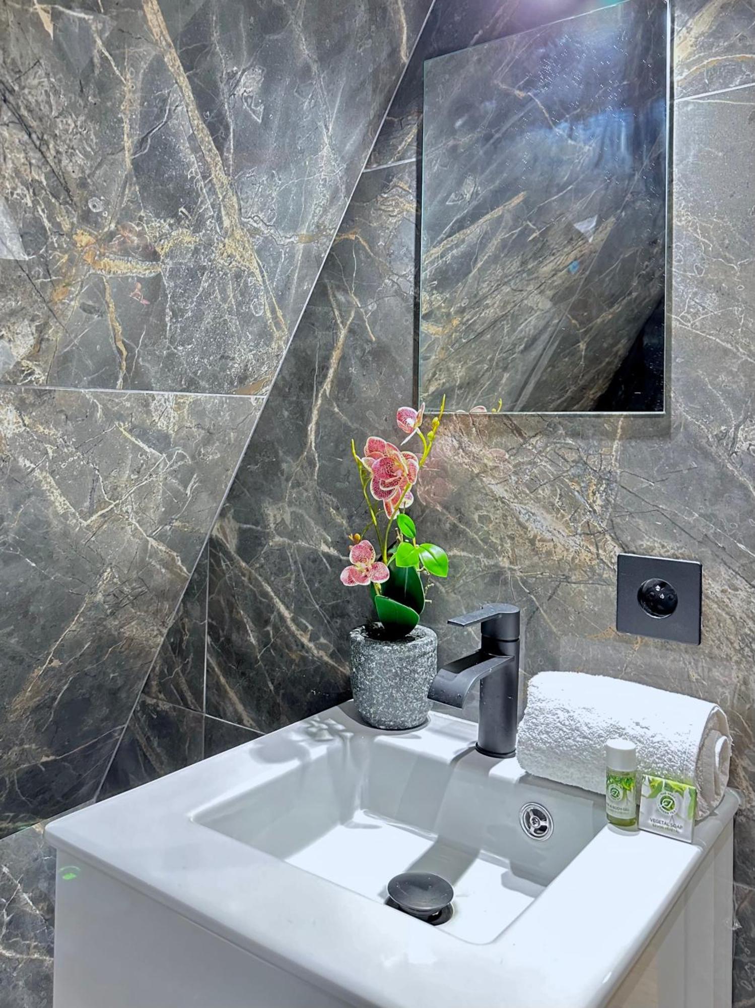 Le Marais' Finest Luxurious Apartment Paris Extérieur photo